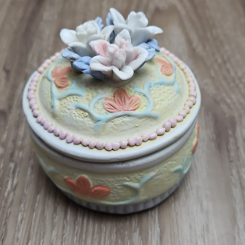 Floral Porcelain Round Trinket Box With 80s Vintage Decorative Keepsake Holder